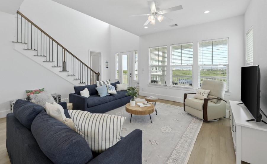 f60fa8a787df4aa6bbfebbe7540a5e7c | Beachhouse | Texas | TX | Vacation Homes | Galveston | Crystal Beach | Kokomo | Breezy Days | Beachfront Elegance | Sunrise Serenity | Southern Sands Property Management, LLC