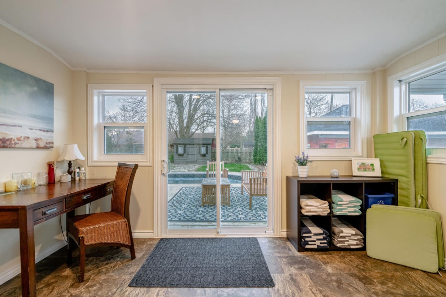 Lap top friendly workspace