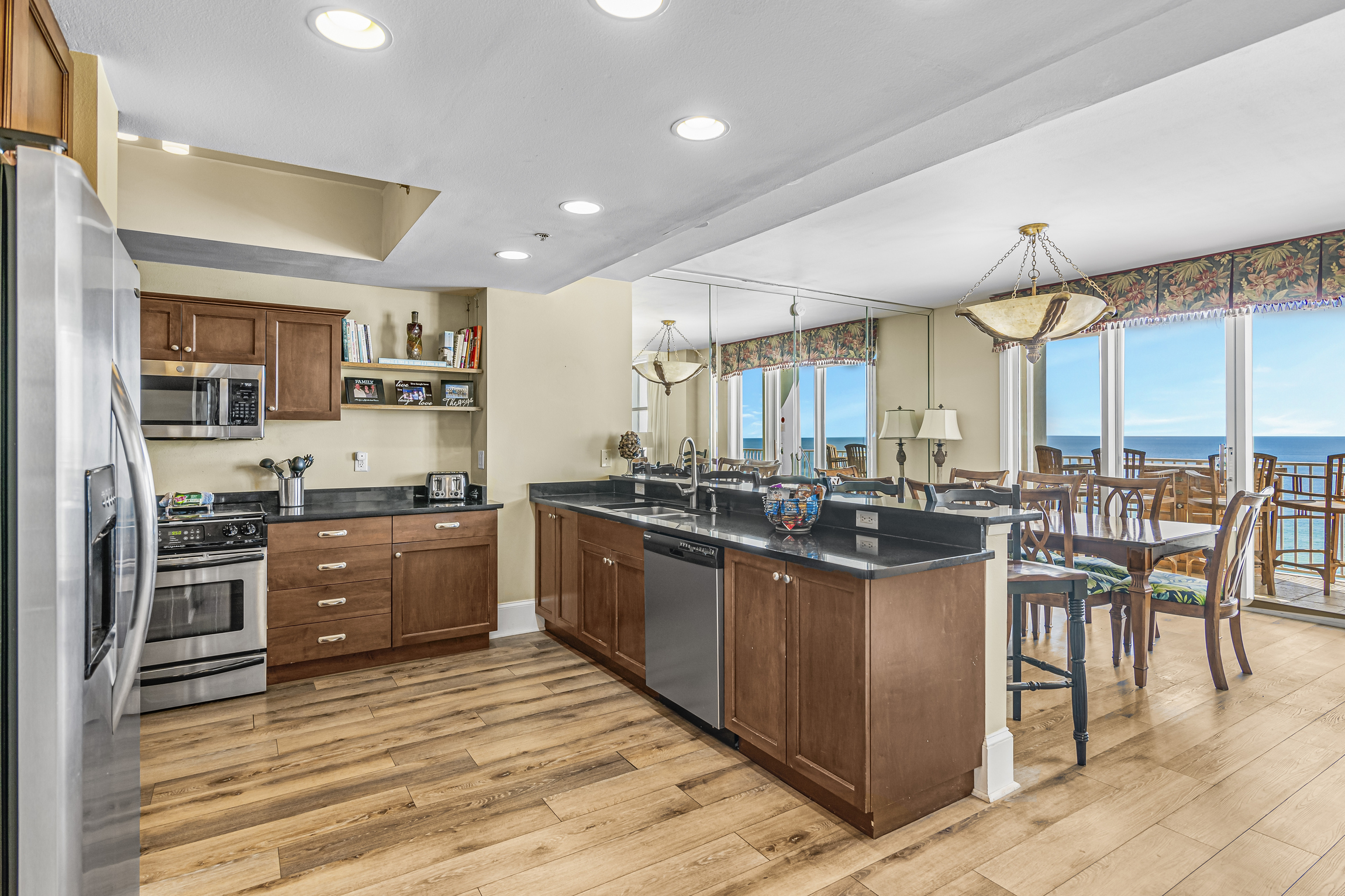 Enjoy preparing home cooked meals in this spacious, fully-stocked kitchen while overlooking the shimmering Gulf of Mexico!