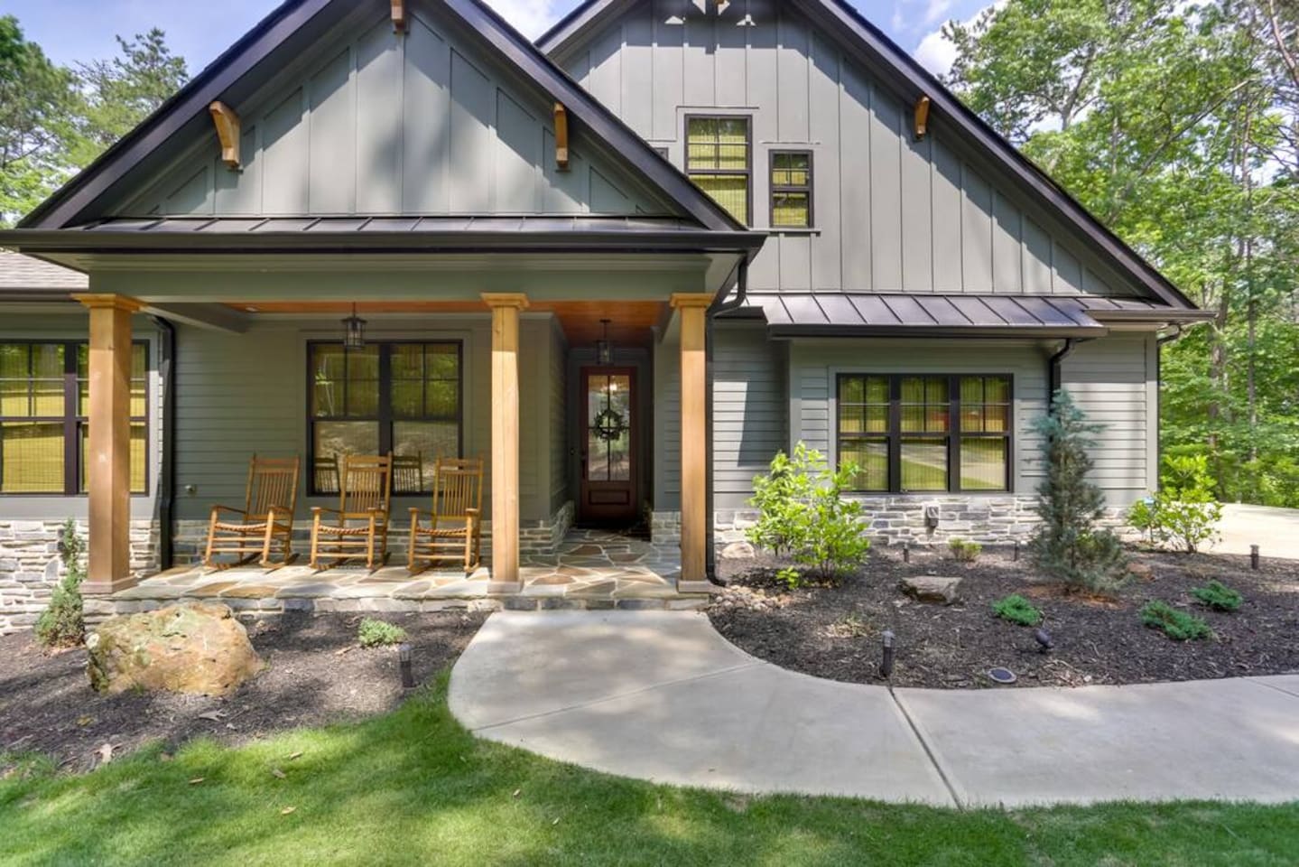 Front Porch | Keyless Entry | Driveway (4 Vehicles)