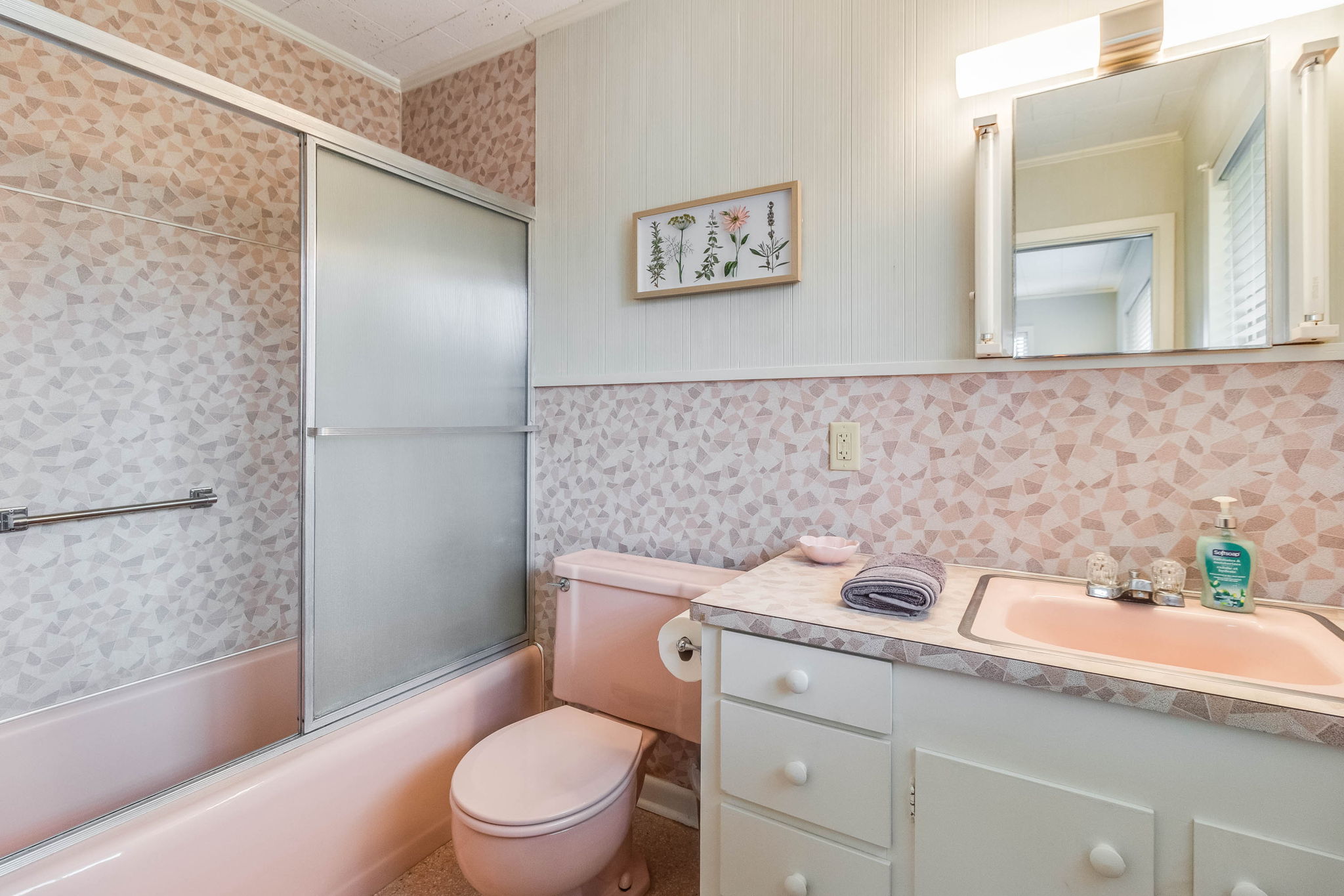 Master Full Bathroom w/ Vintage Vibe