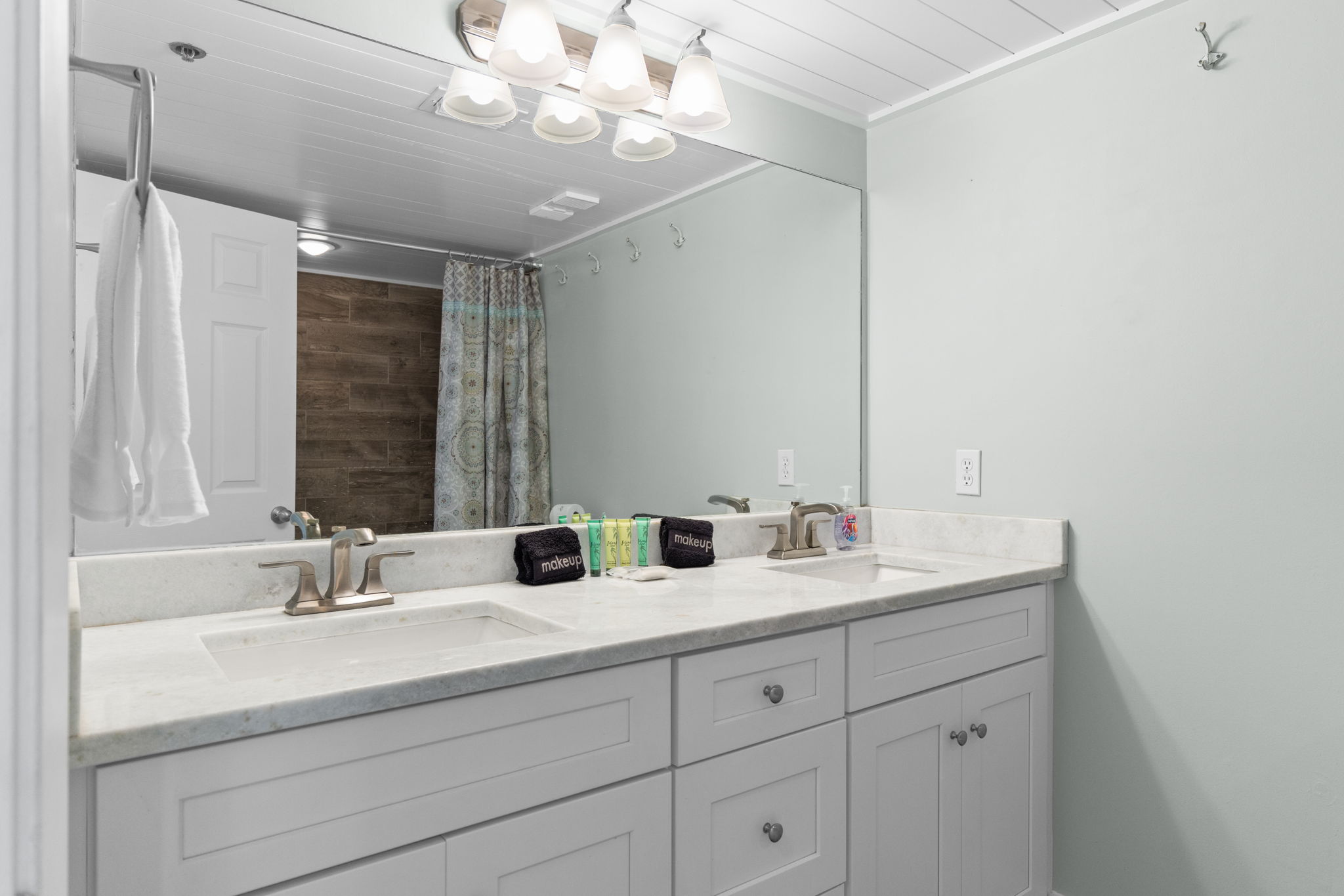 Bedroom 3 Ensuite Bathroom