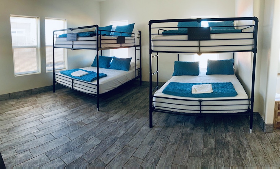 HBH bunk room (2 queen over queens)