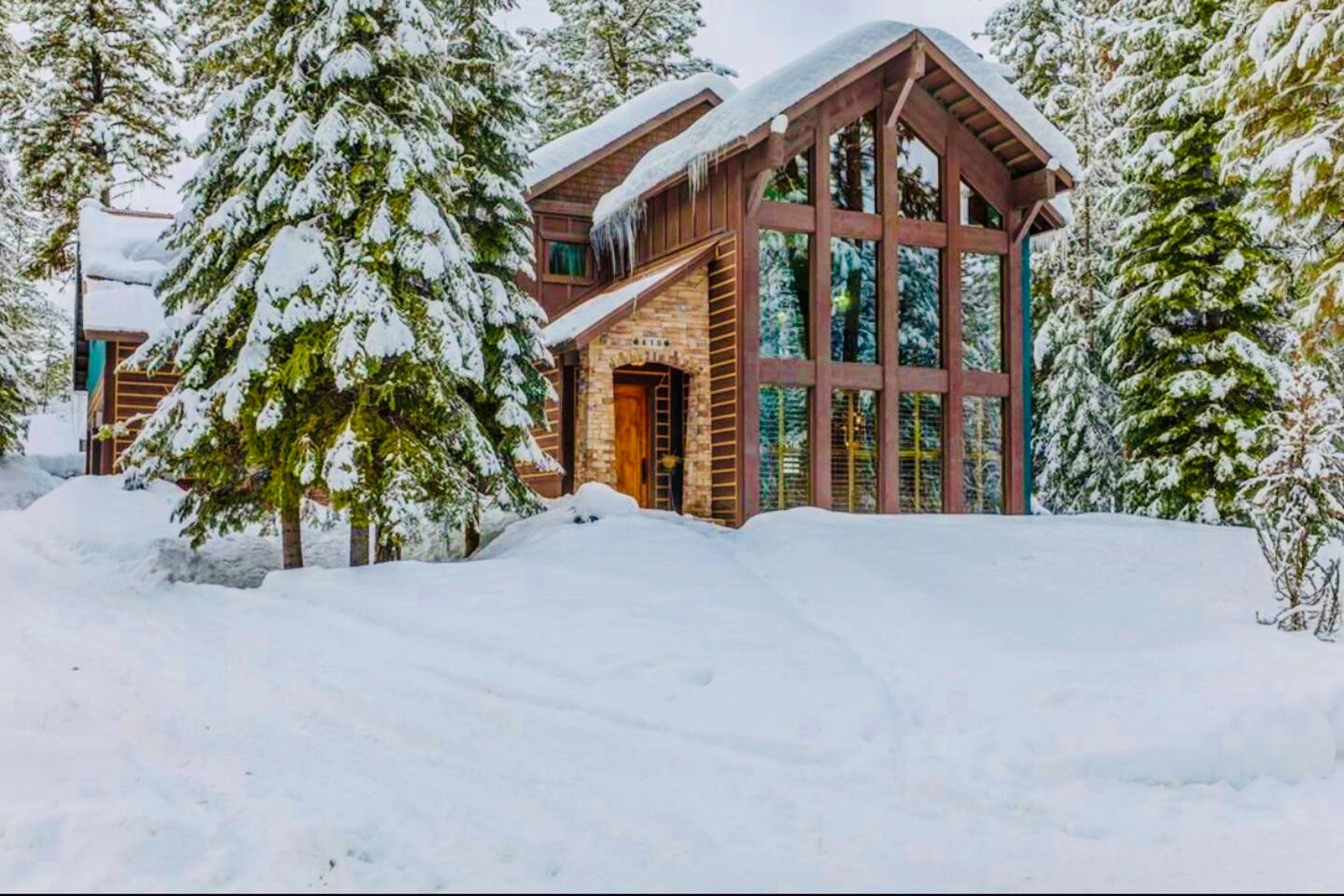 Winter wonderland! Charming cabin in the woods!