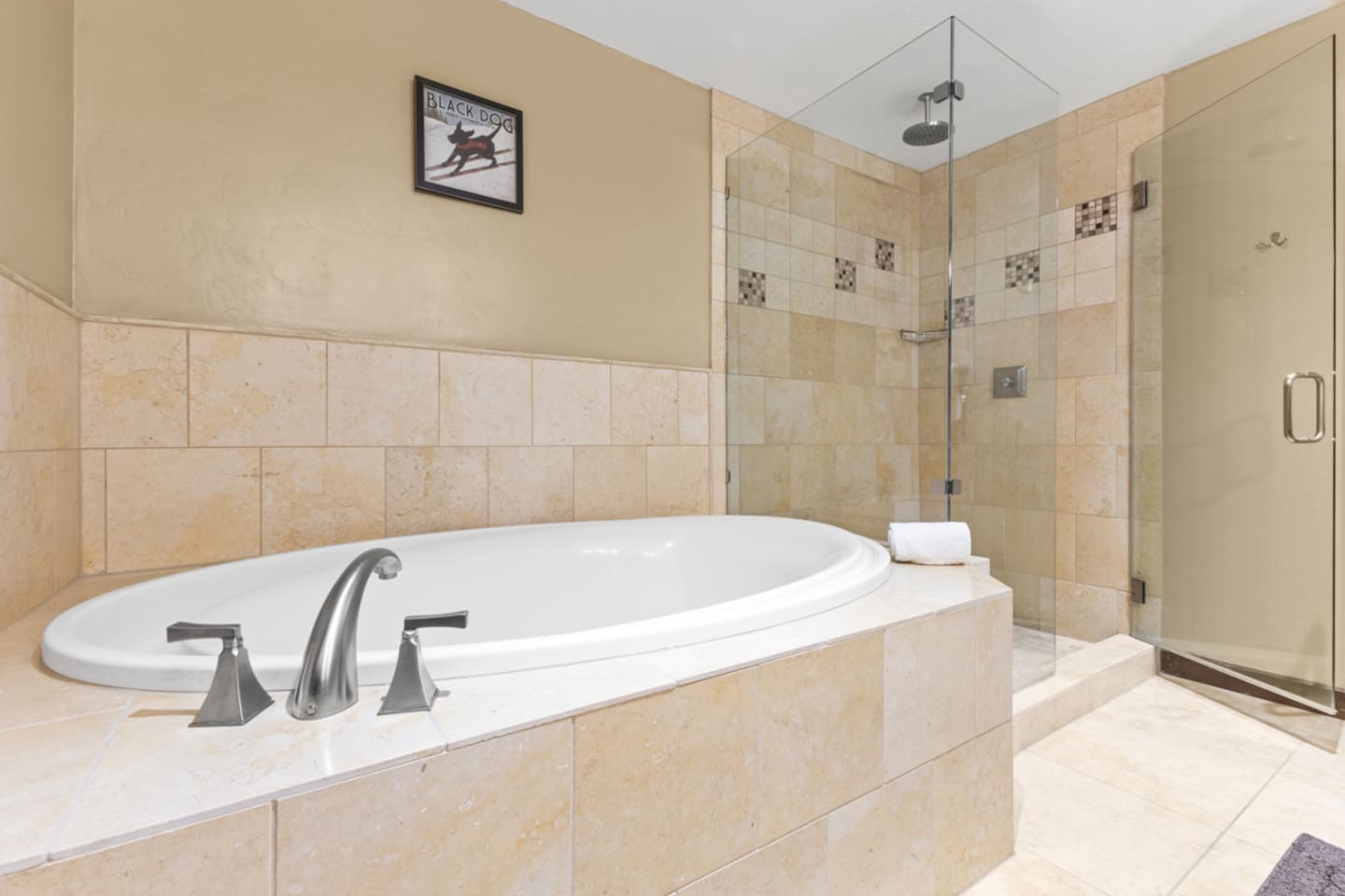 Bathroom 1 - Large tub