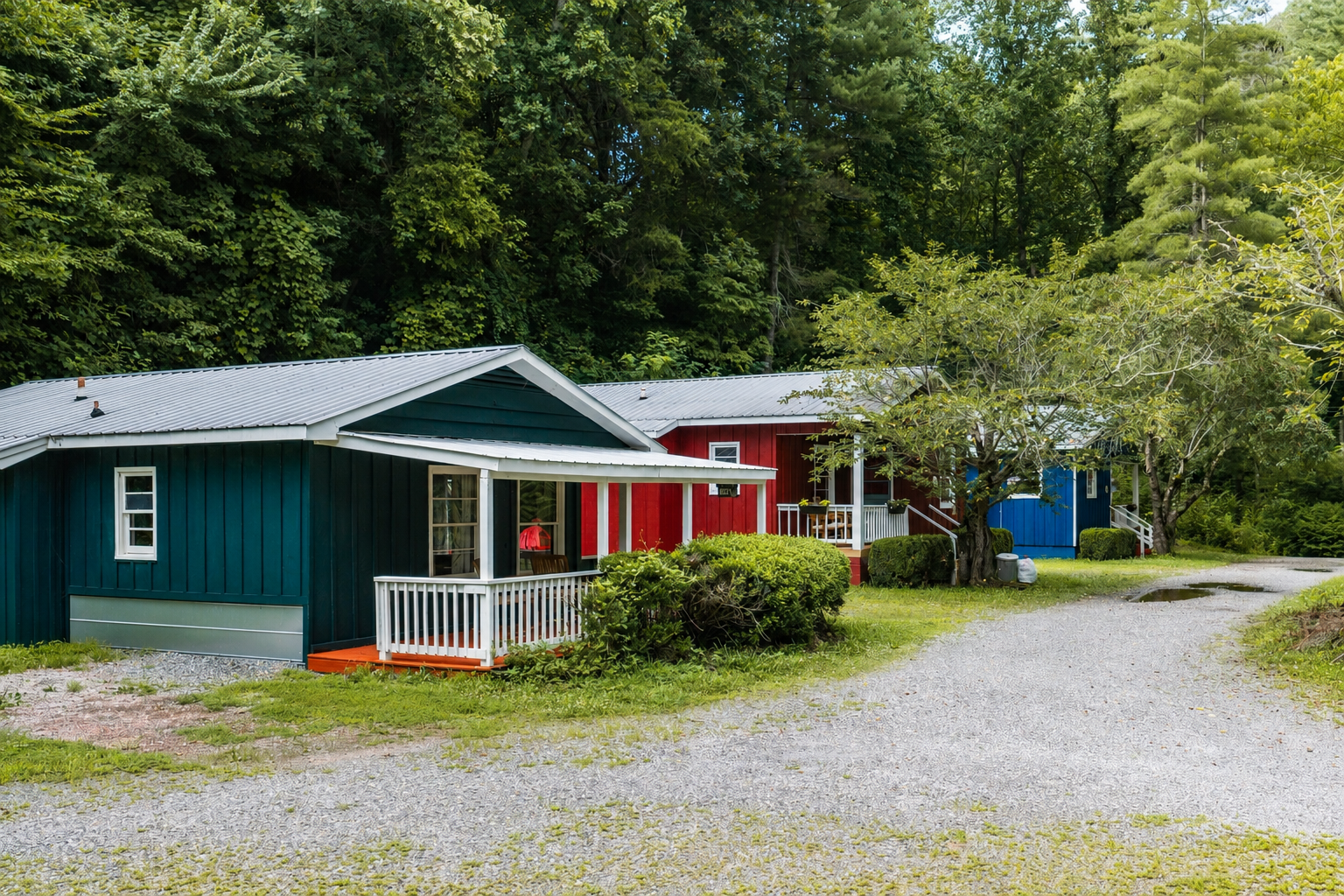 Charming Cabins: Experience vibrant colors and lush surroundings in these delightful mountain retreats!
