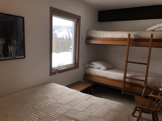 Bedroom: Twin bunkbeds.
