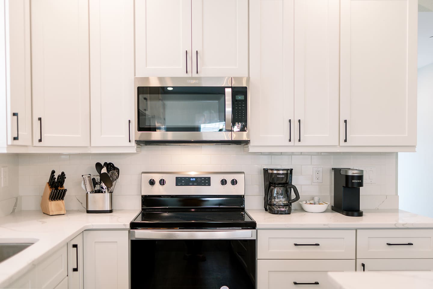 Beautiful kitchen with all the essentials for preparing breakfast, lunch, or dinner.