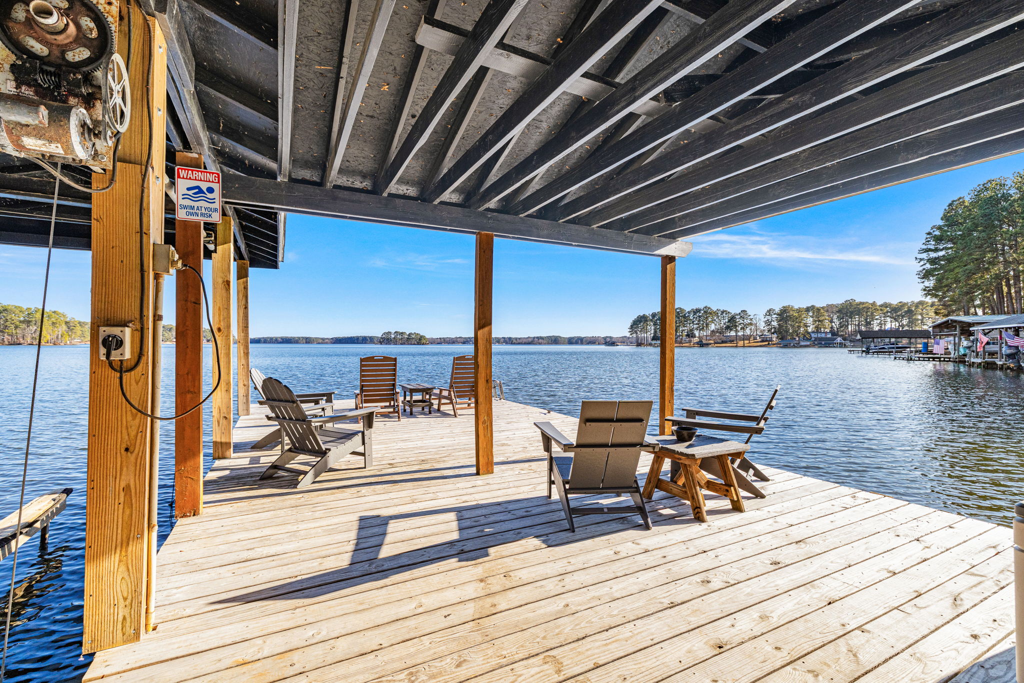 Lakeside Dock Retreat: Unwind here with stunning views and perfect spots for relaxation and fun!