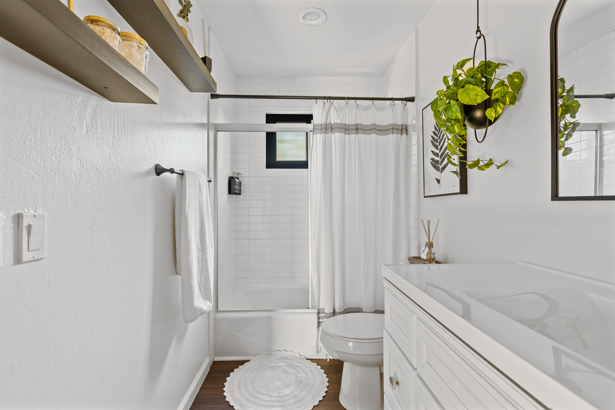 Bathroom 1: Here's another view of the well-appointed upstairs full bathroom, offering you a glimpse of its modern amenities and comforts.