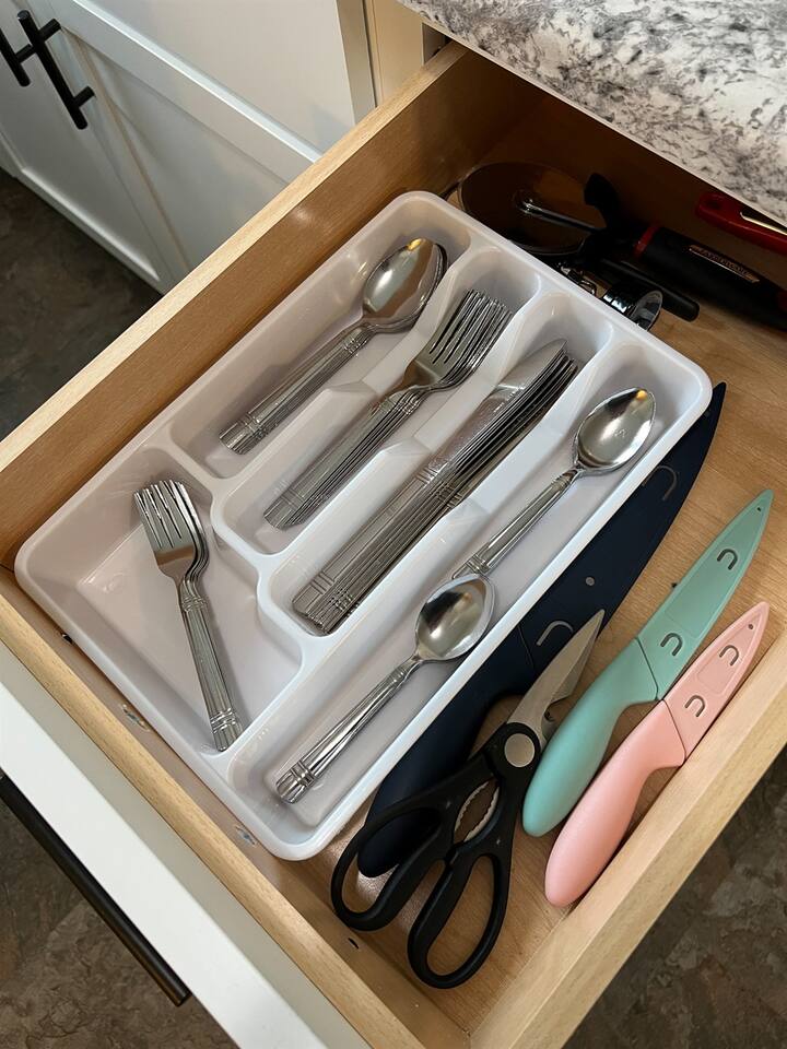 Fully equipped kitchen featuring sleek steel utensils and sharp knives, designed for efficient meal preparation. Combining style and functionality, this space is perfect for cooking and creating delicious meals with modern kitchen tools