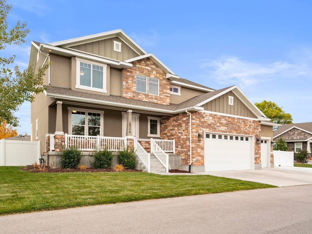 Roomy & Stylish Haven: Exterior