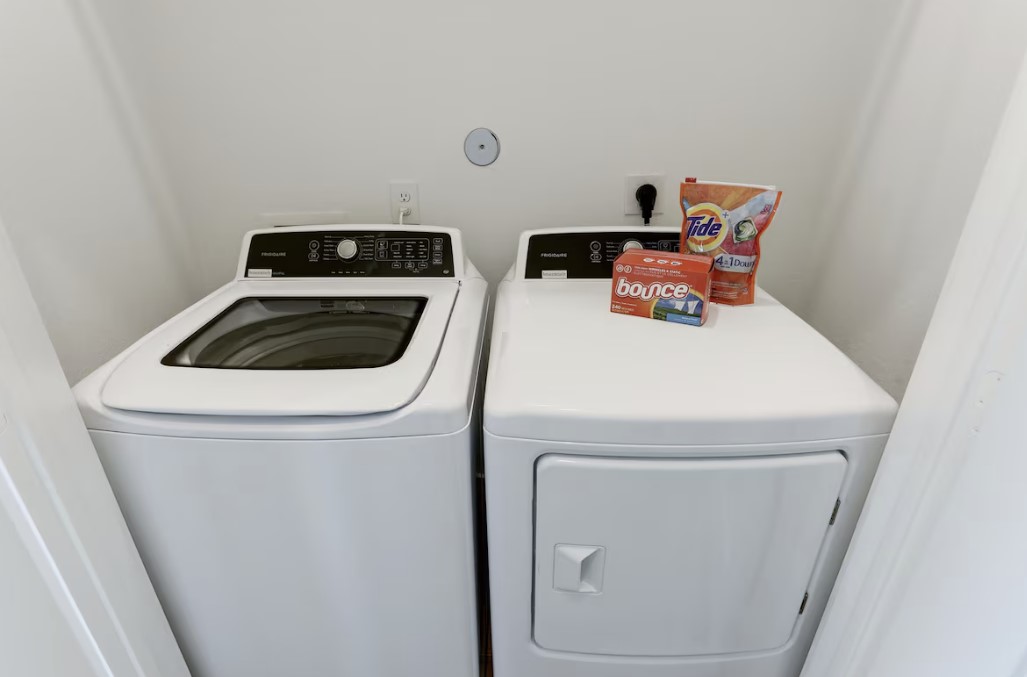 f6bbbe7cffbb4701ba20ef3160c884c1 | Beachhouse | Texas | TX | Vacation Homes | Galveston | Crystal Beach | Kokomo | Breezy Days | Beachfront Elegance | Sunrise Serenity | Southern Sands Property Management, LLC