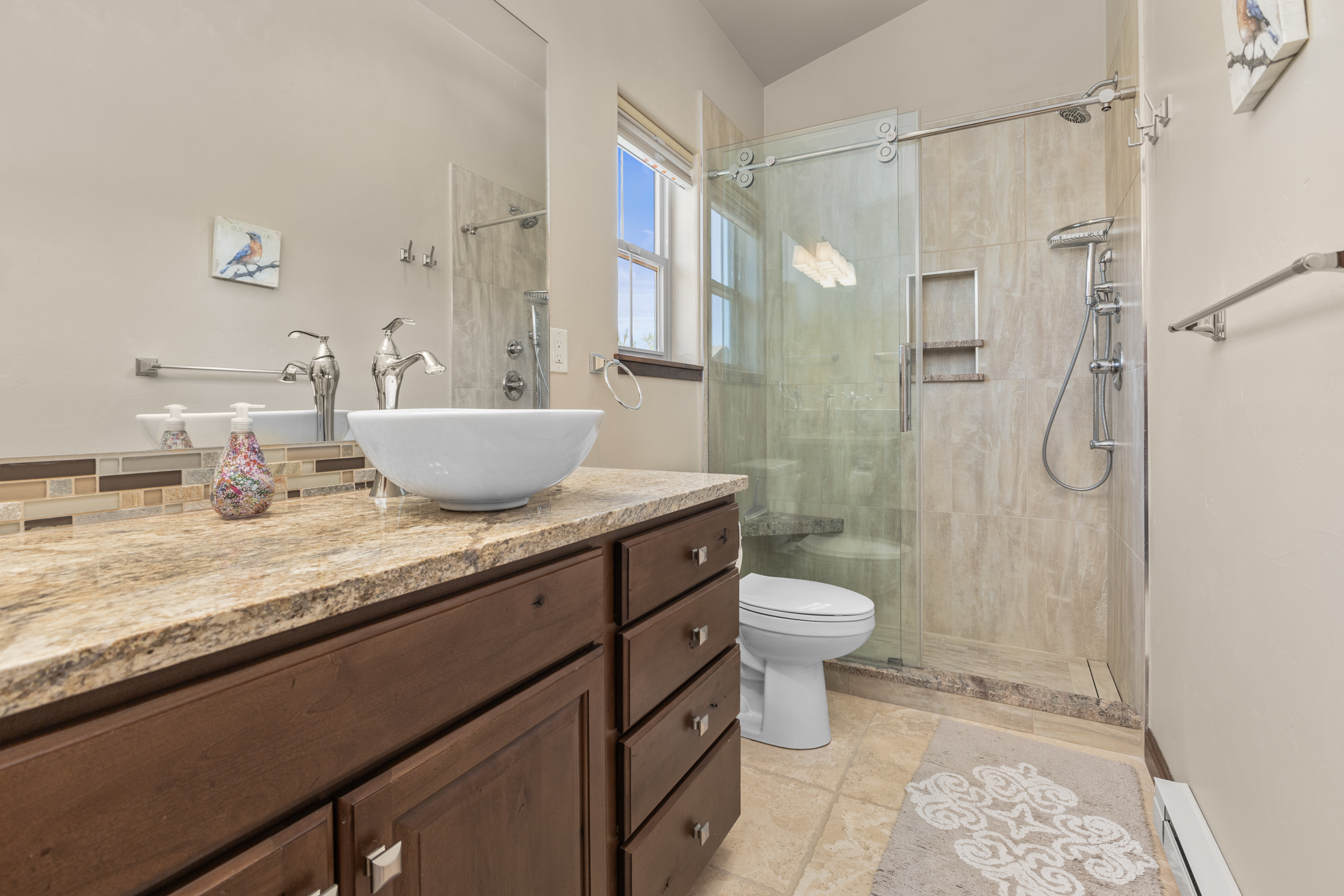 Upper Level -- Ensuite Bathroom #1