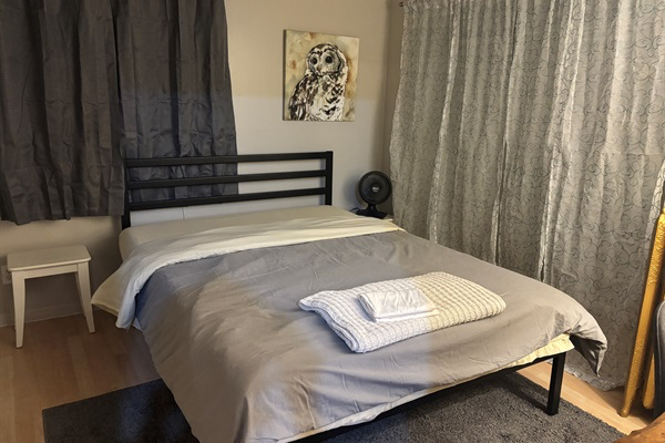 Queen bedroom, in cozy private bedroom