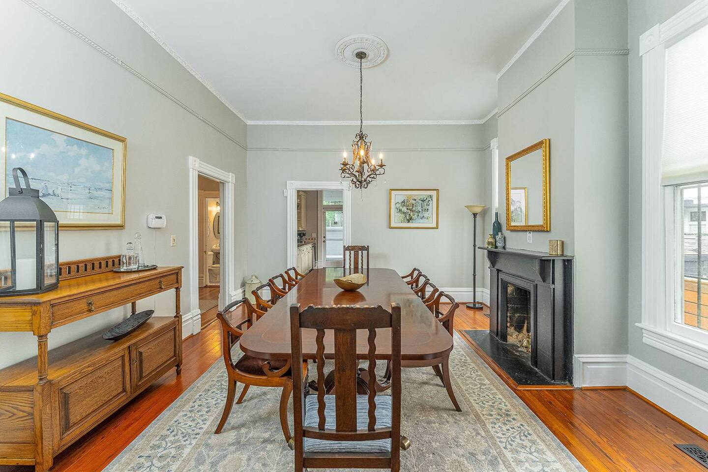 Entertain family and friends in the dining room with towering 11+ foot ceilings.  The long dining room table is perfect for gathering together and making lasting Savannah memories.