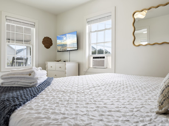 Bed & bath linens provided