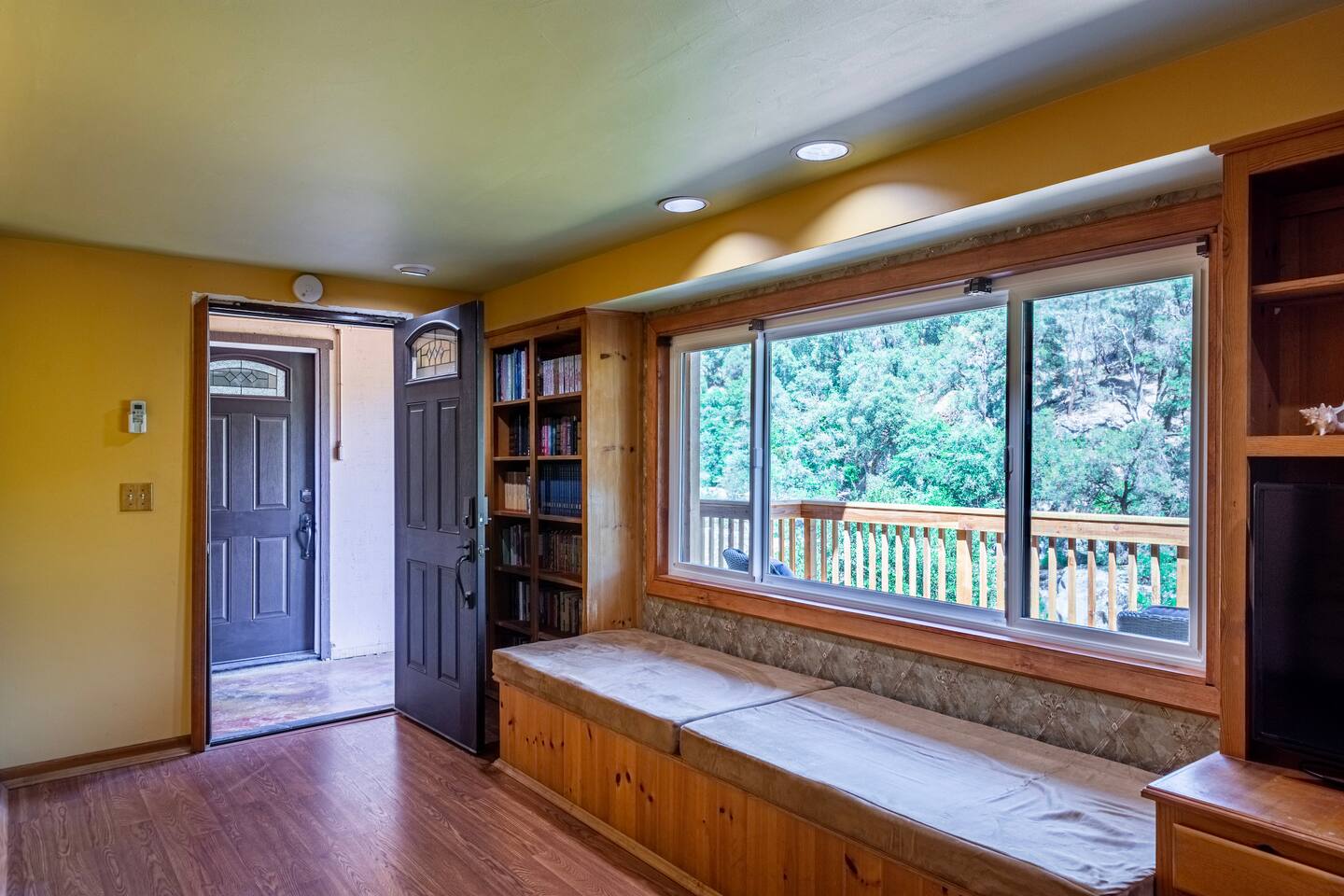 Alcove Sleeping Area in downstairs Bedroom