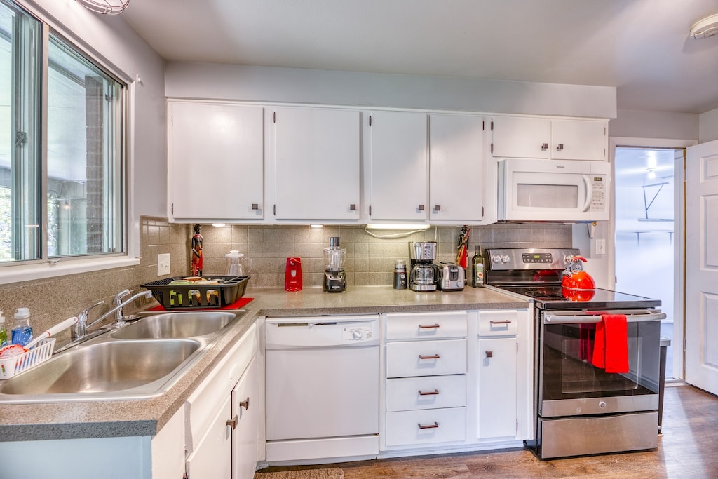 Full Kitchen with all the appliances, pots, pans, and starter supplies you will need for your stay. Dining space with barista table that sits 4 where you, family and friends can enjoy a meal.