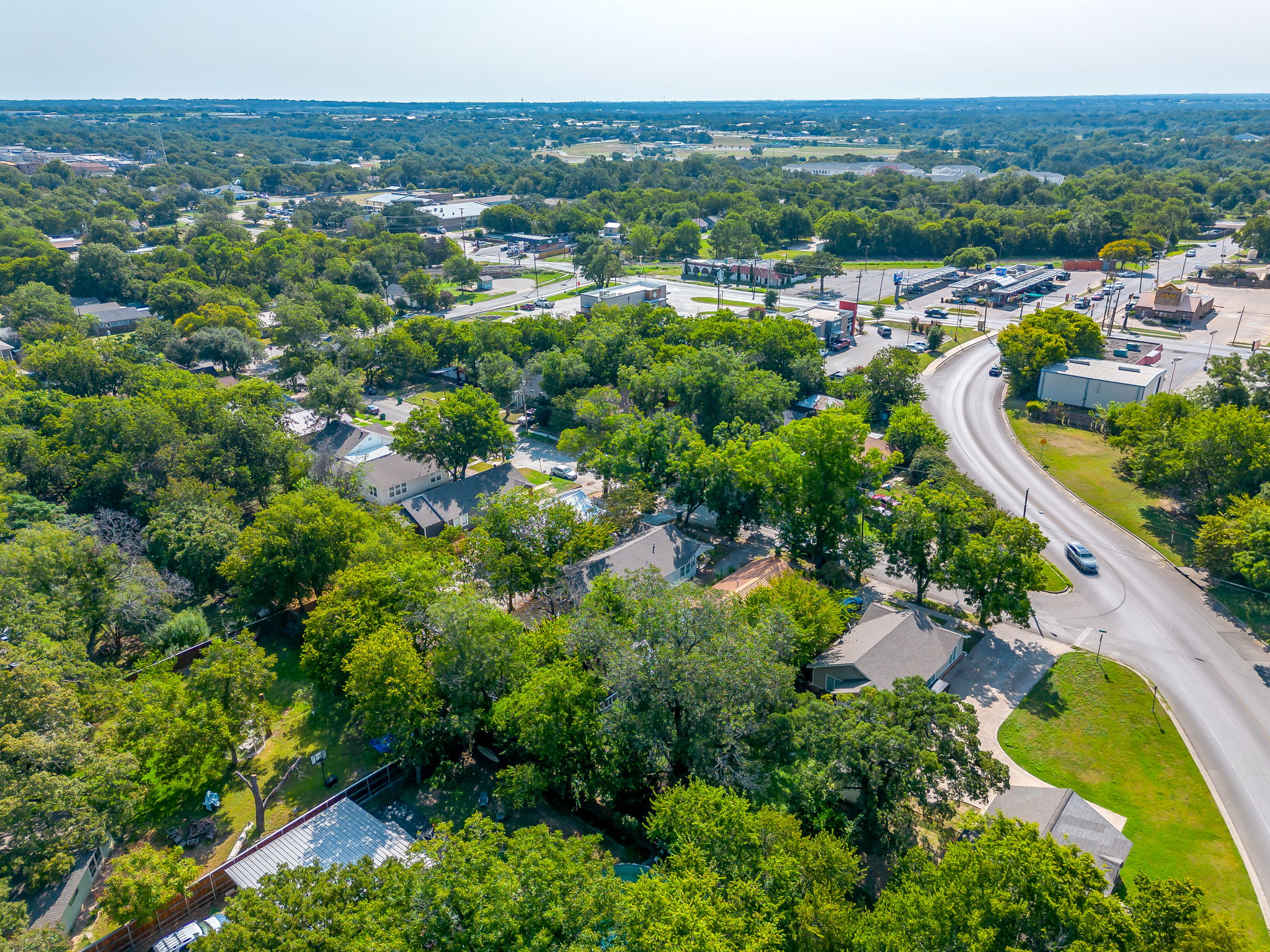 Enjoy outdoor fun with Stephenville’s city park only a short walk away. Great for kids, morning jogs, or afternoon picnics.