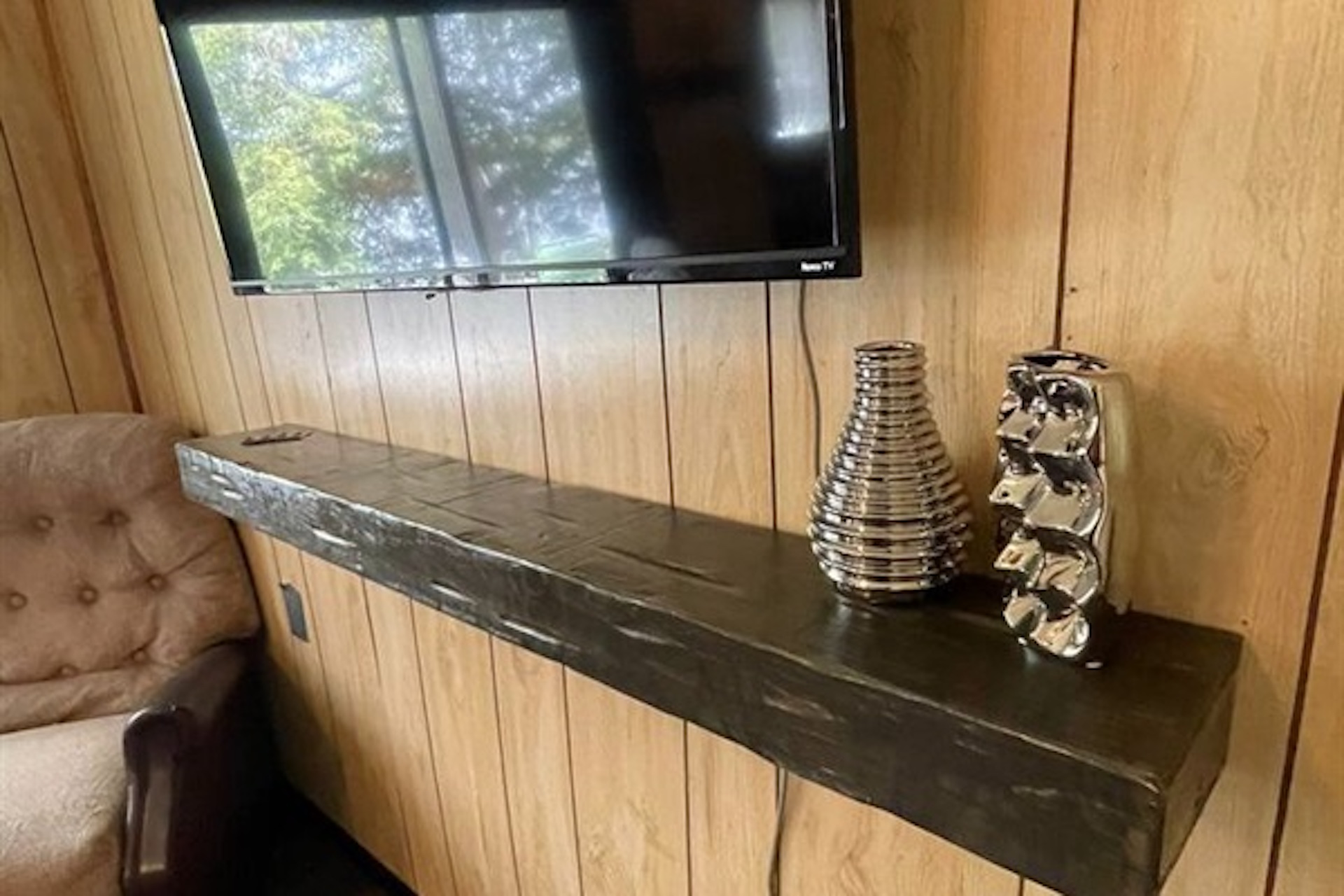 Interior counter and decorative details in Cottage #1
