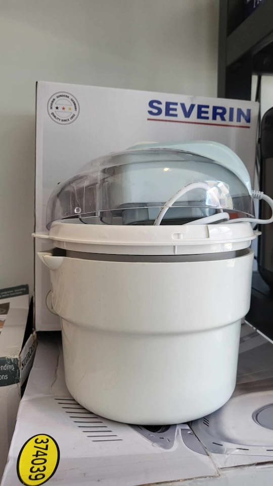 Ice Cream maker:
Located in the common area upstairs, shared between the guests.