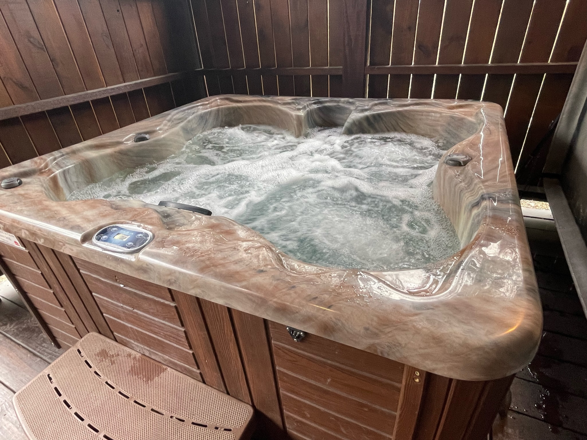 Outdoor spa tub