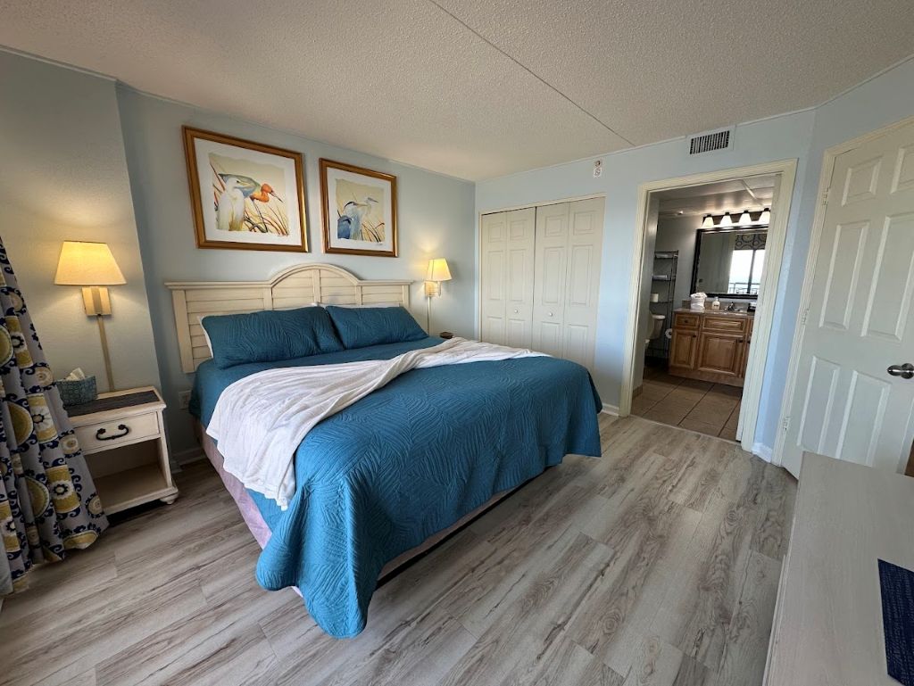 Master Bedroom w/En-suite Bathroom