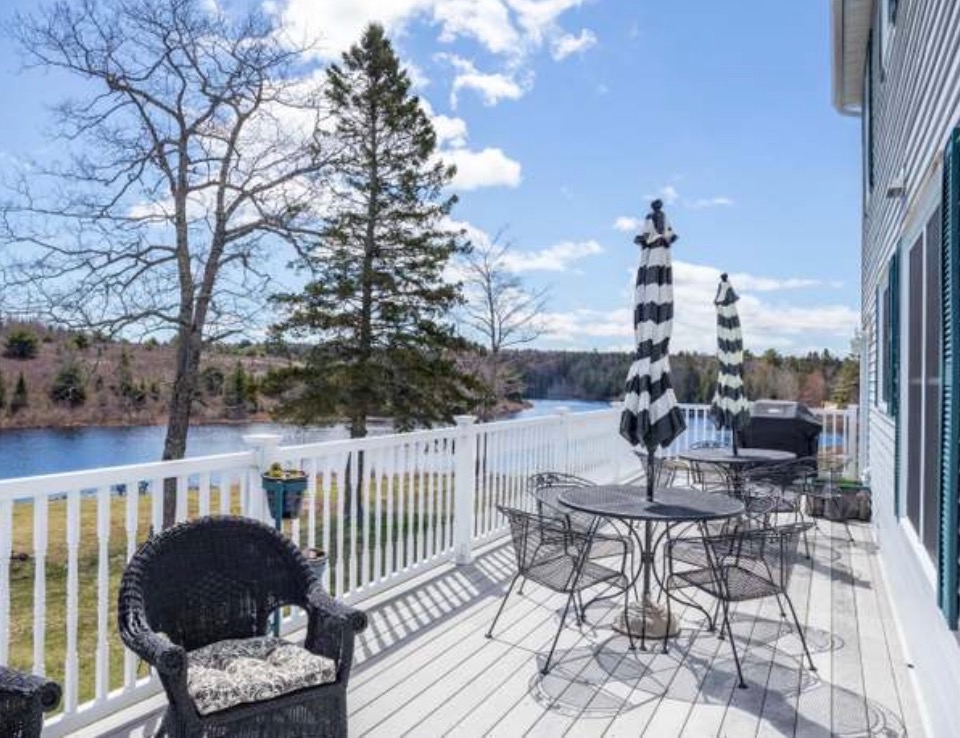 Lakefront views from a 2nd story deck!