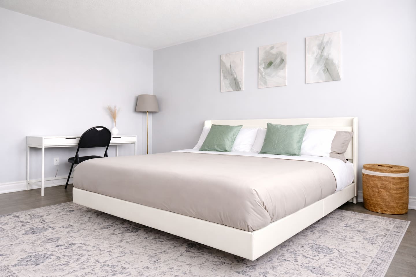 King Room - King bed with bathroom ensuite and walk in closet