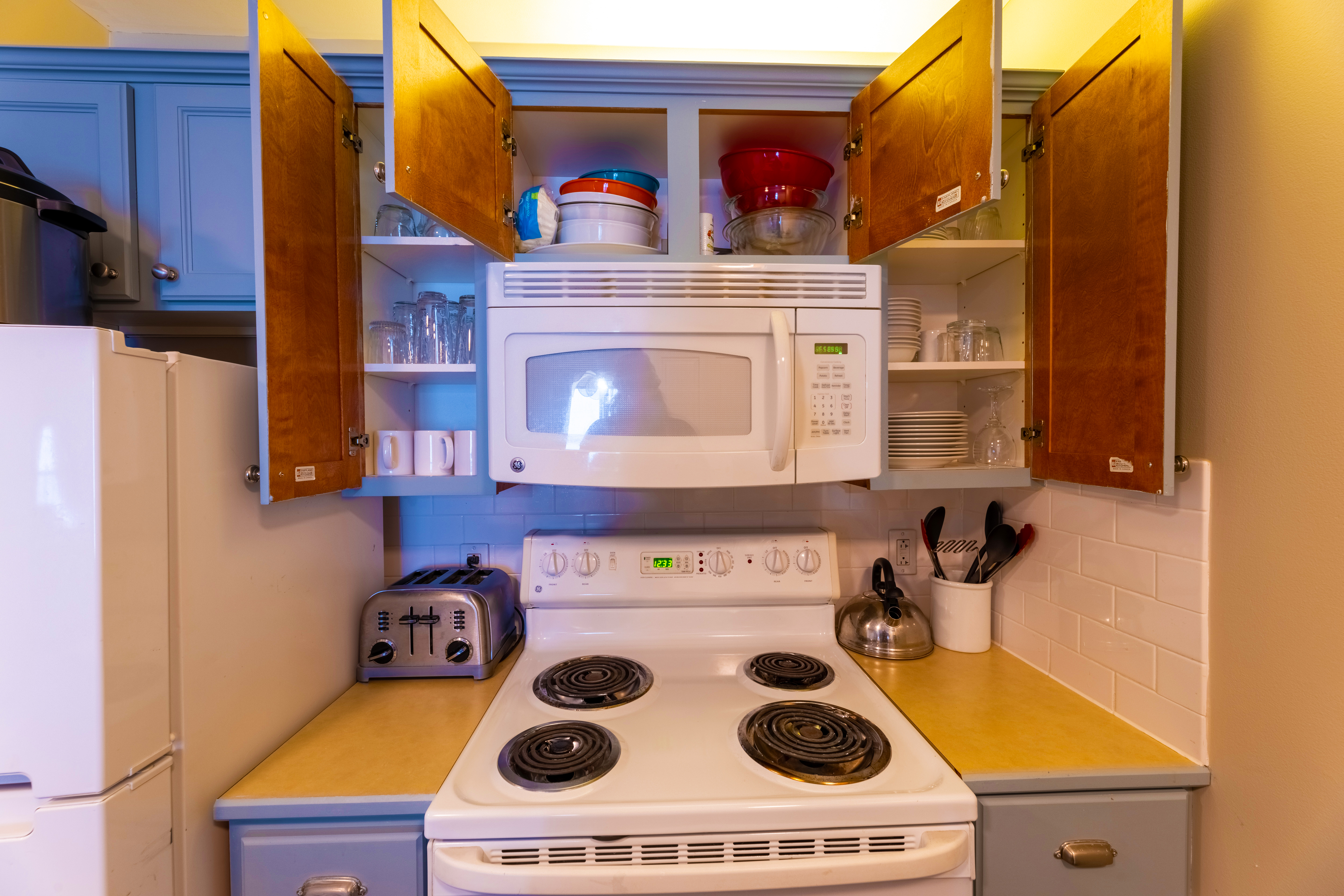Allegheny Springs · Units 326-330 — Kitchen & Bar