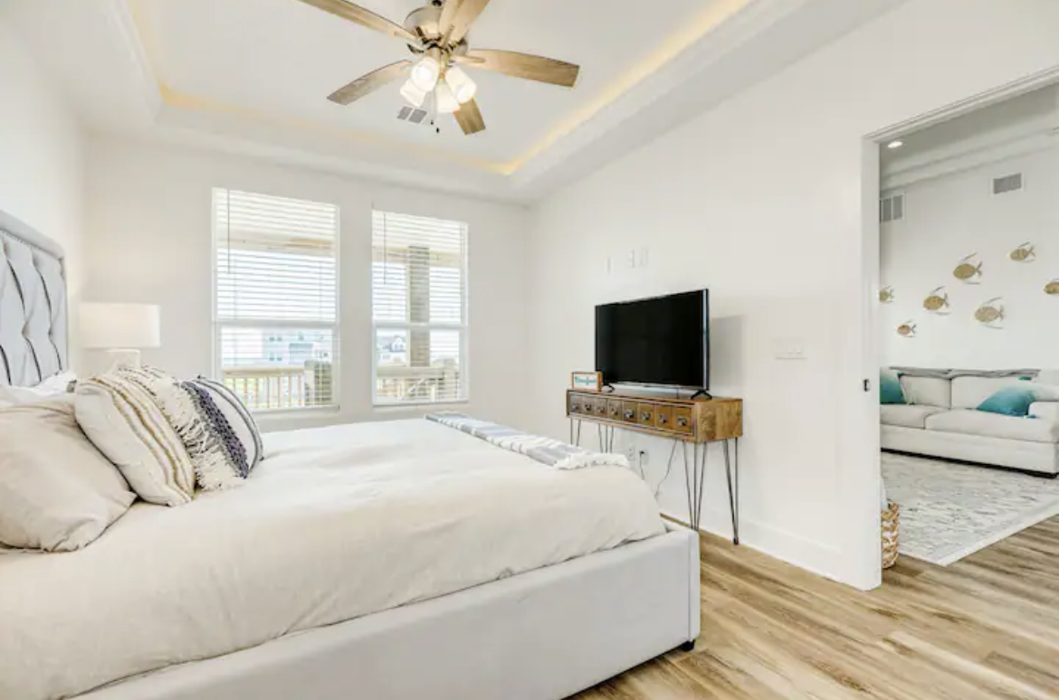 f79b0232f8c141978632ad51e3246aed | Beachhouse | Texas | TX | Vacation Homes | Galveston | Crystal Beach | Kokomo | Breezy Days | Beachfront Elegance | Sunrise Serenity | Southern Sands Property Management, LLC