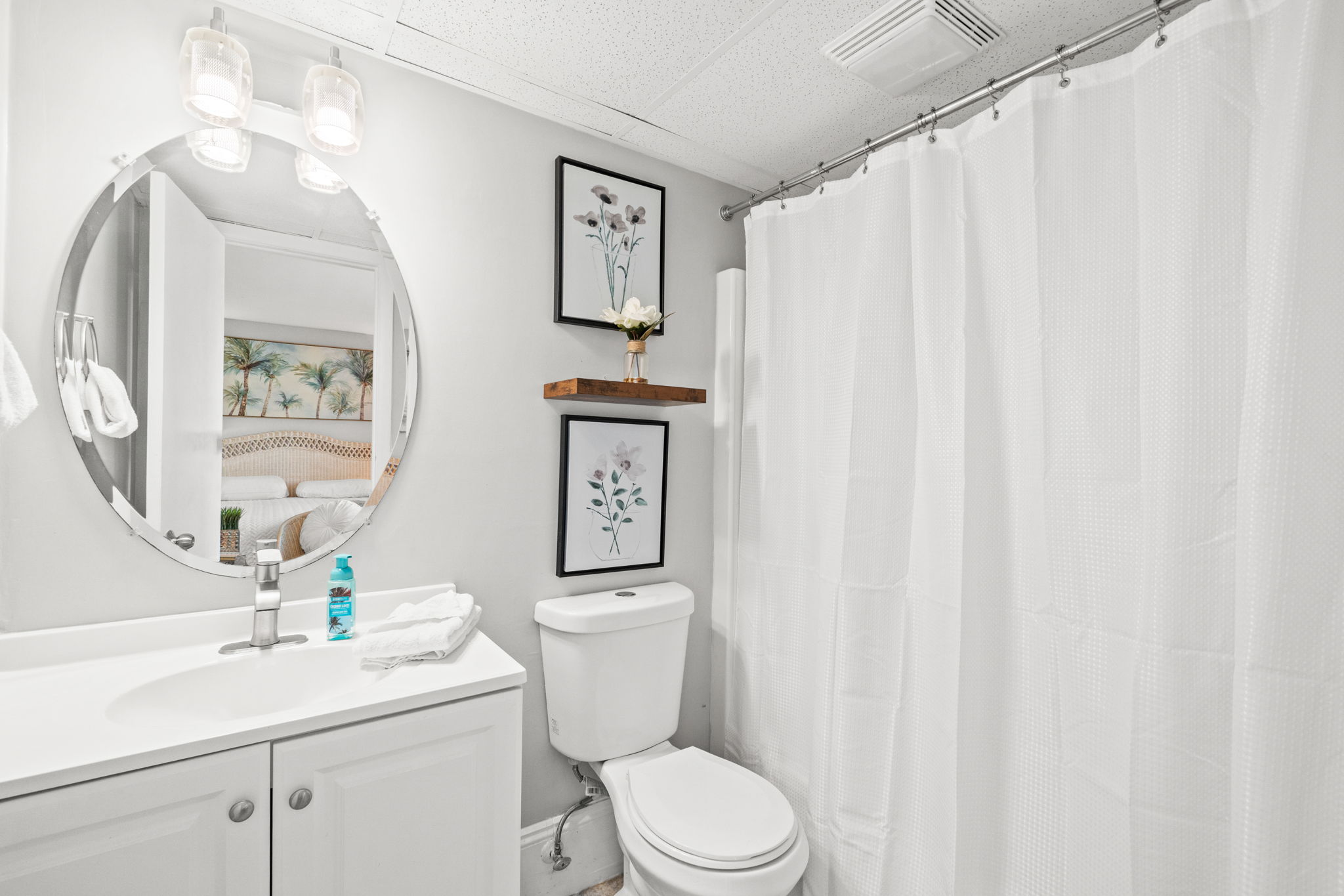 Bathroom with Shower/Tub Combination