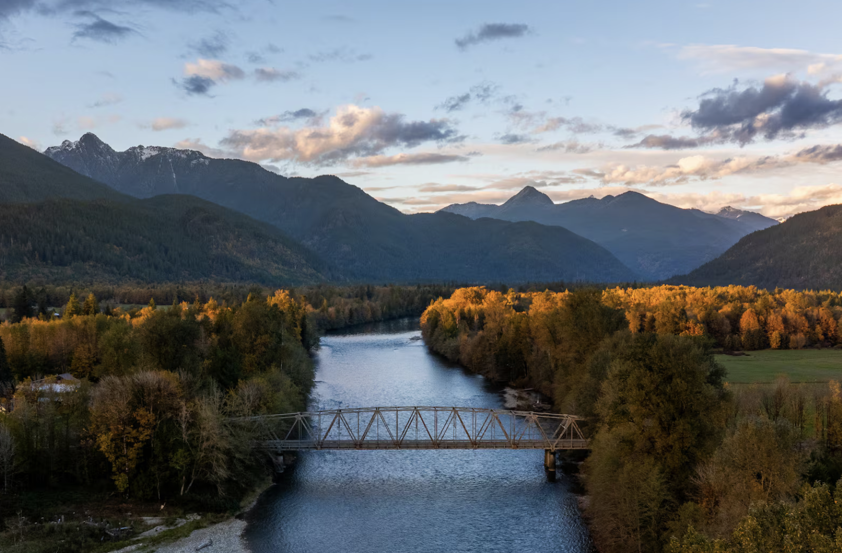 The Skagit River is a sight to behold during the fall months