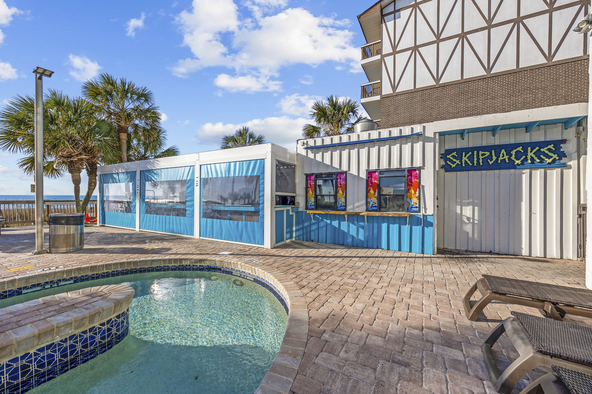 Pool Bar