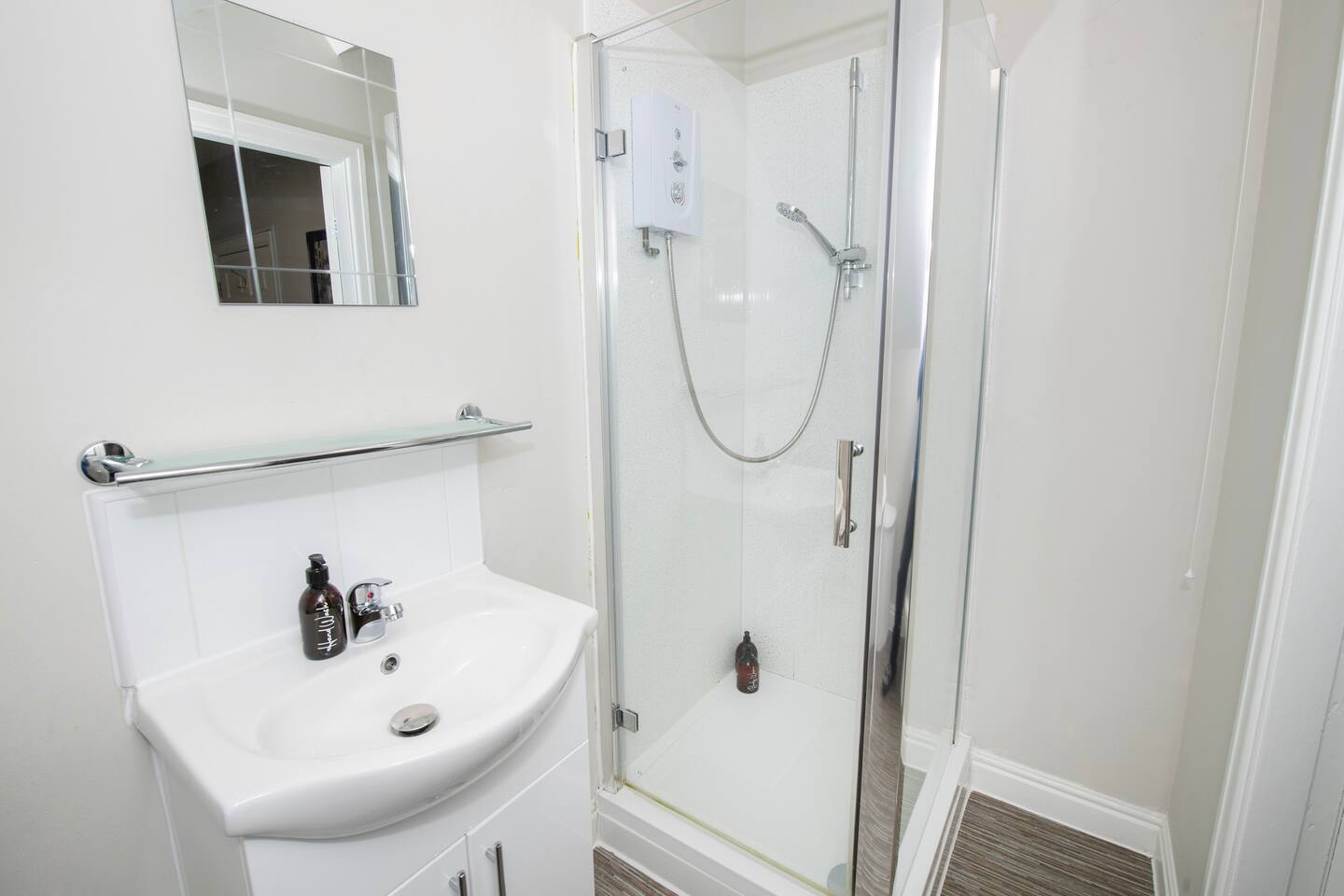 Ensuite shower to double bedroom