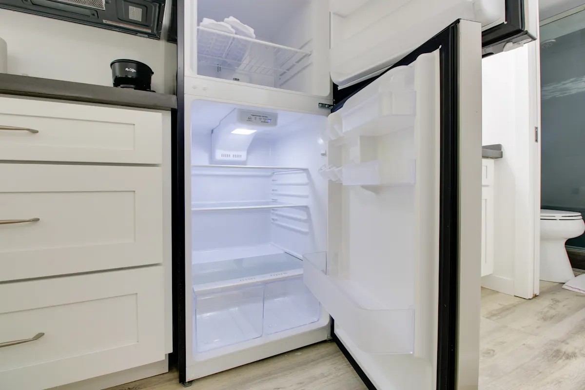 (Studio)Bedroom 2 Kitchenette 