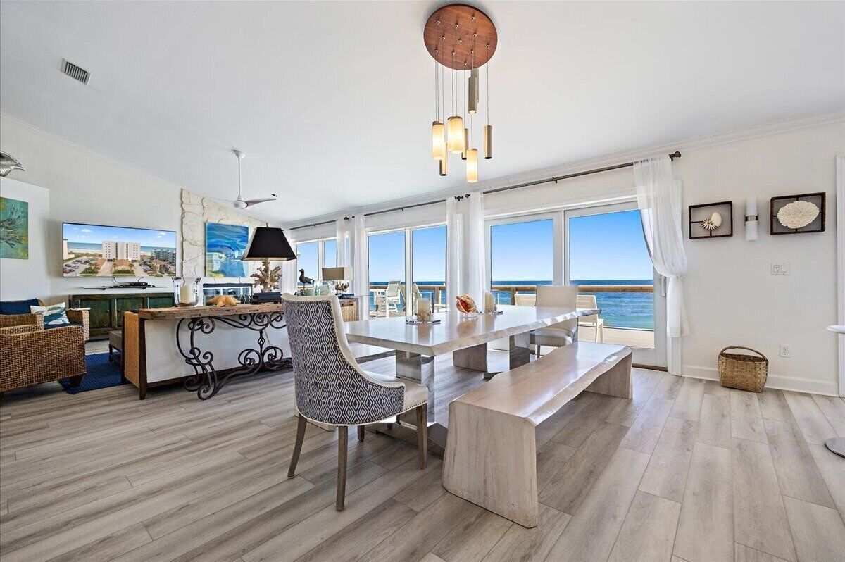 Large, open floor plan that is perfect for your family and friends to gather!