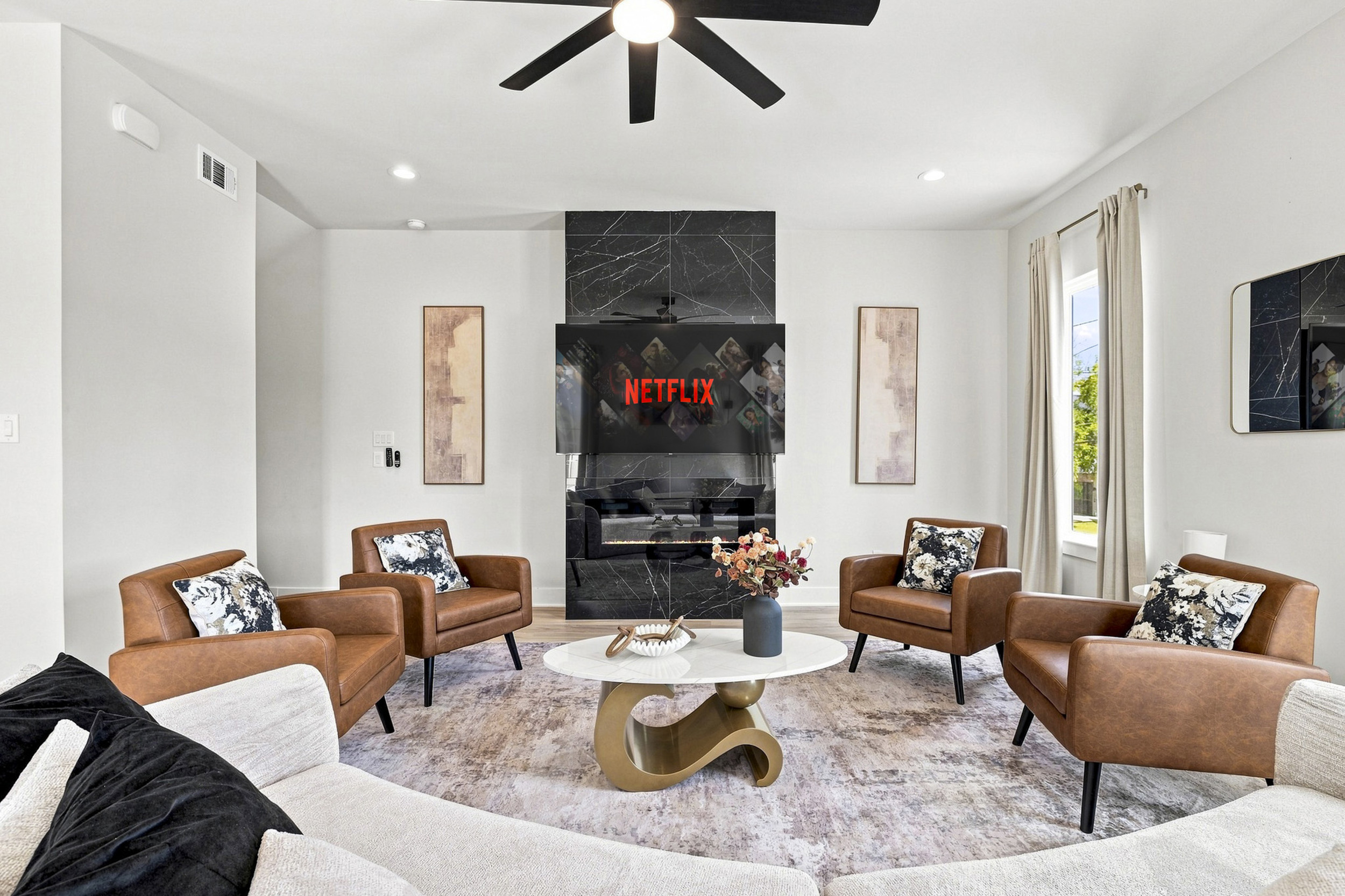 Stylish space with plush seating, perfect for Netflix binges and laughter-filled gatherings!