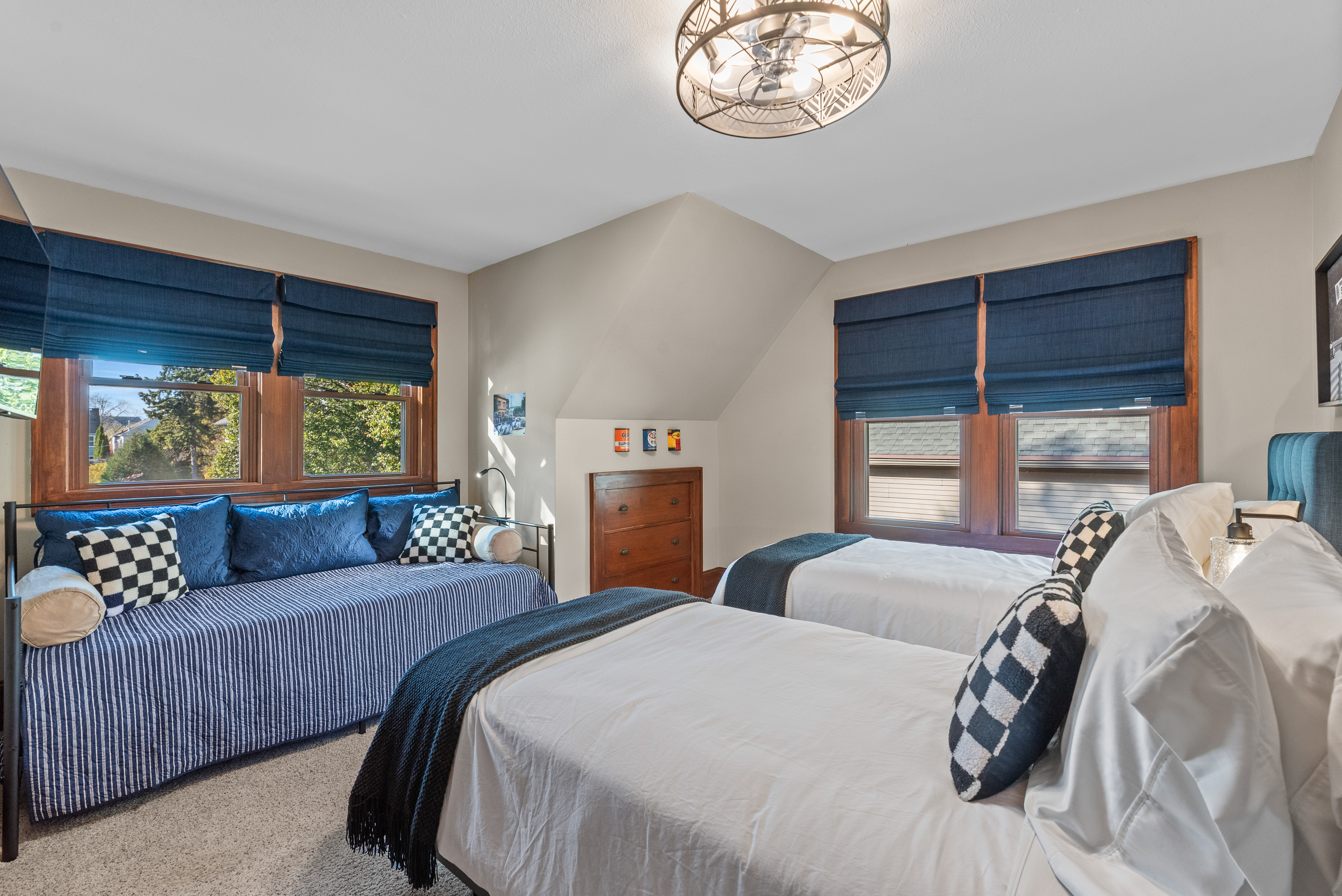 3 twin beds available in race room.