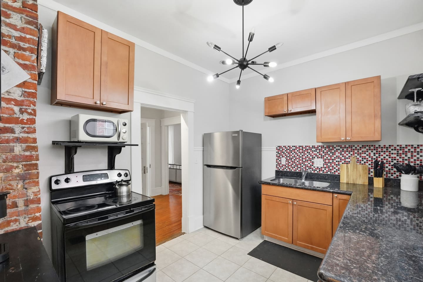 Duplex retreat w/ kitchen, laundry & free parking 5