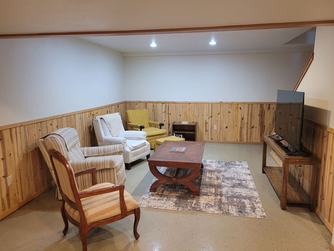 Second TV and hangout space