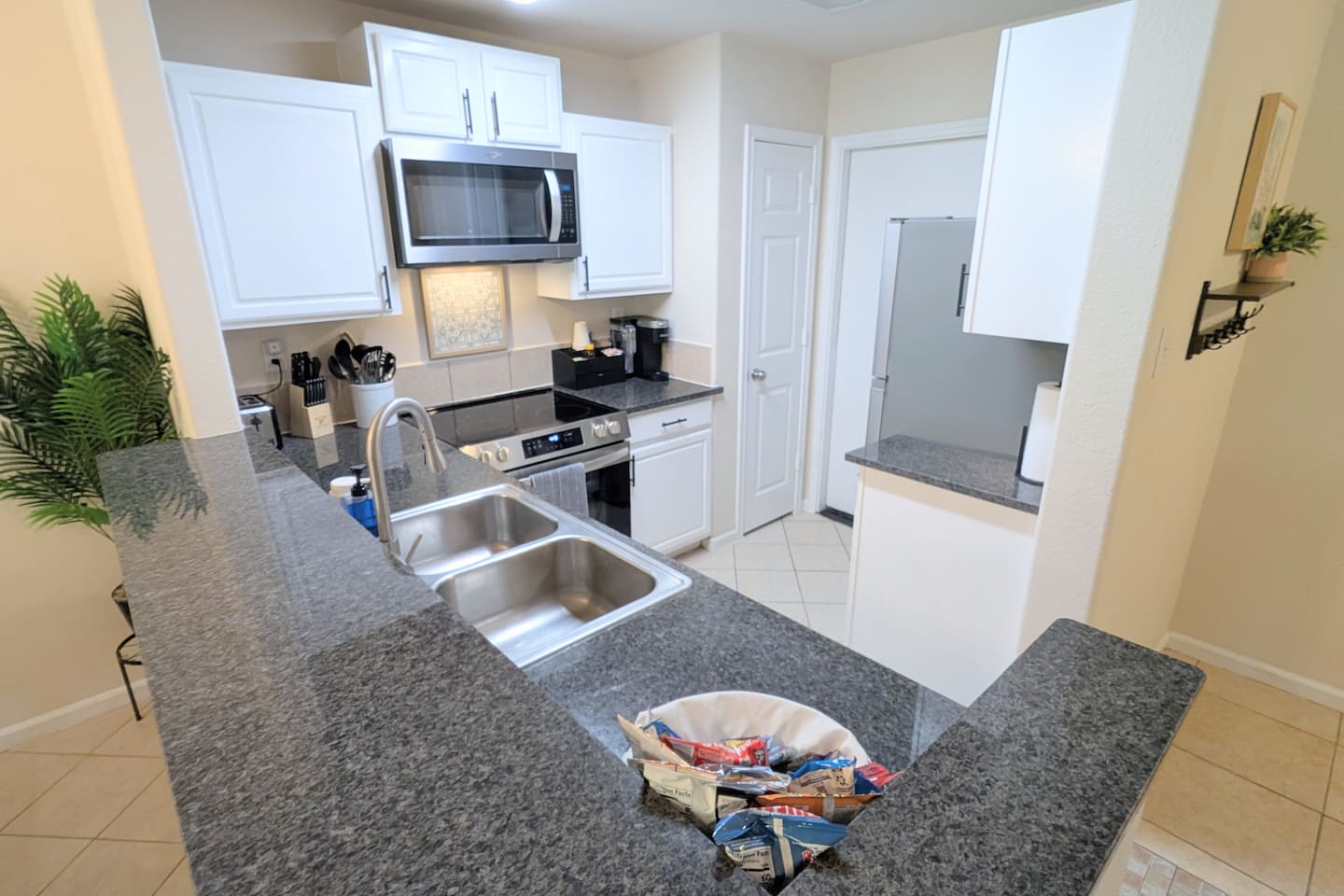 This kitchen is ready to dish out some delicious food!