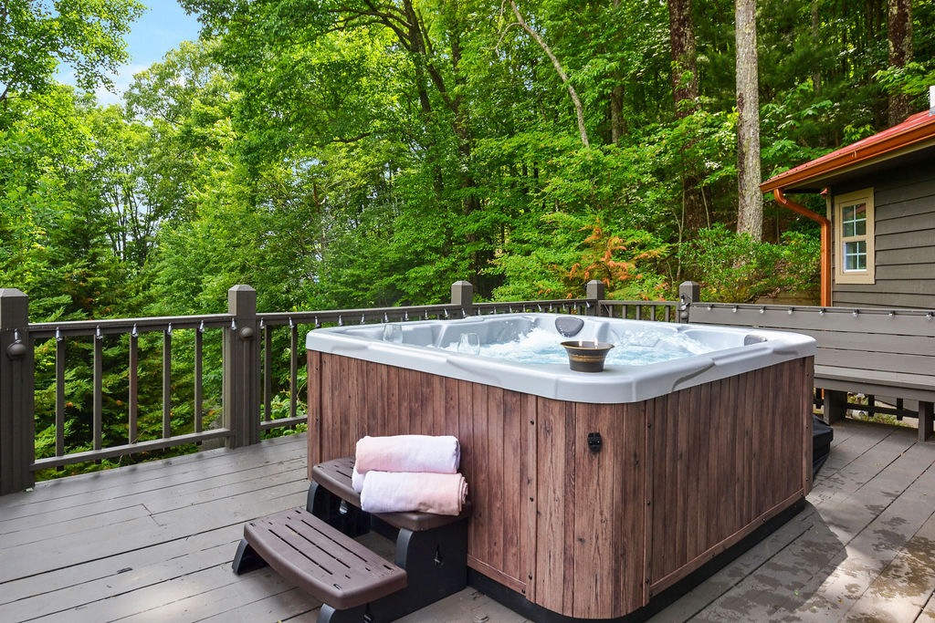 Enjoy the 6 person Hot Tub while looking out over Lake Blue Ridge