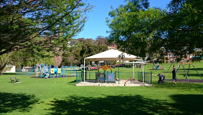 Eyre park - great for the kids, and pet friendly too!