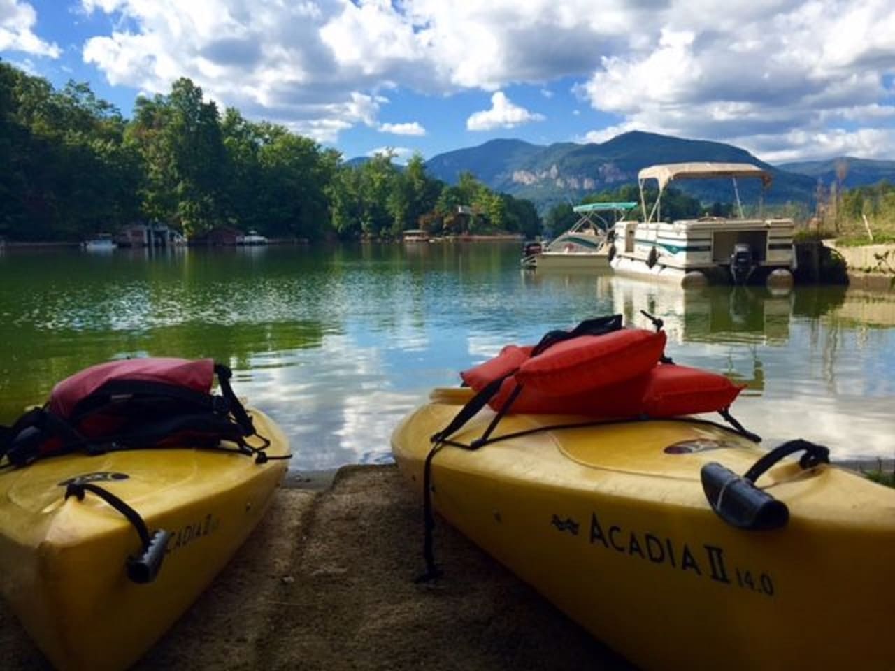 Pontoon daily  rentals on Lake Lure