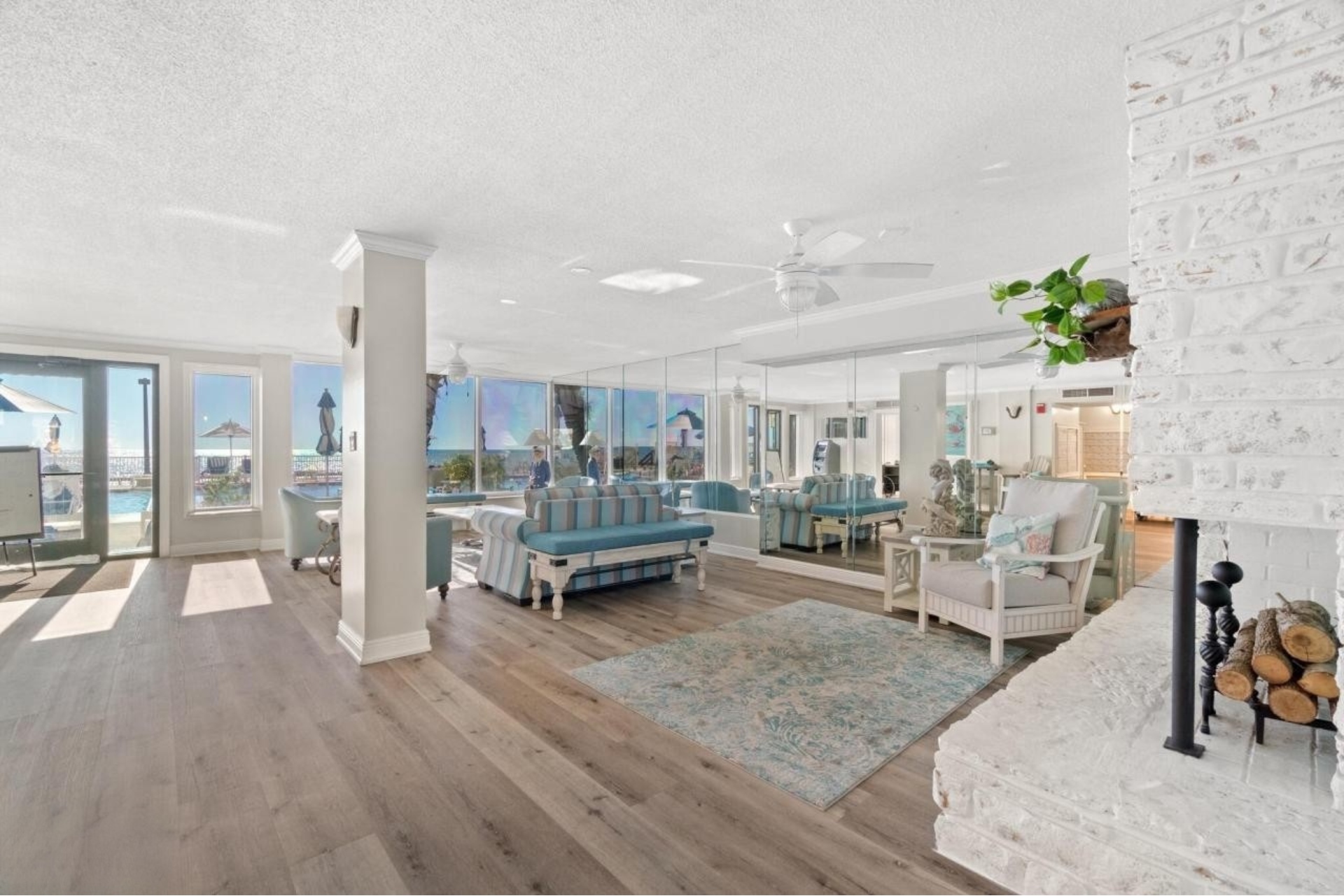 Common area/social room overlooking the pools and Gulf