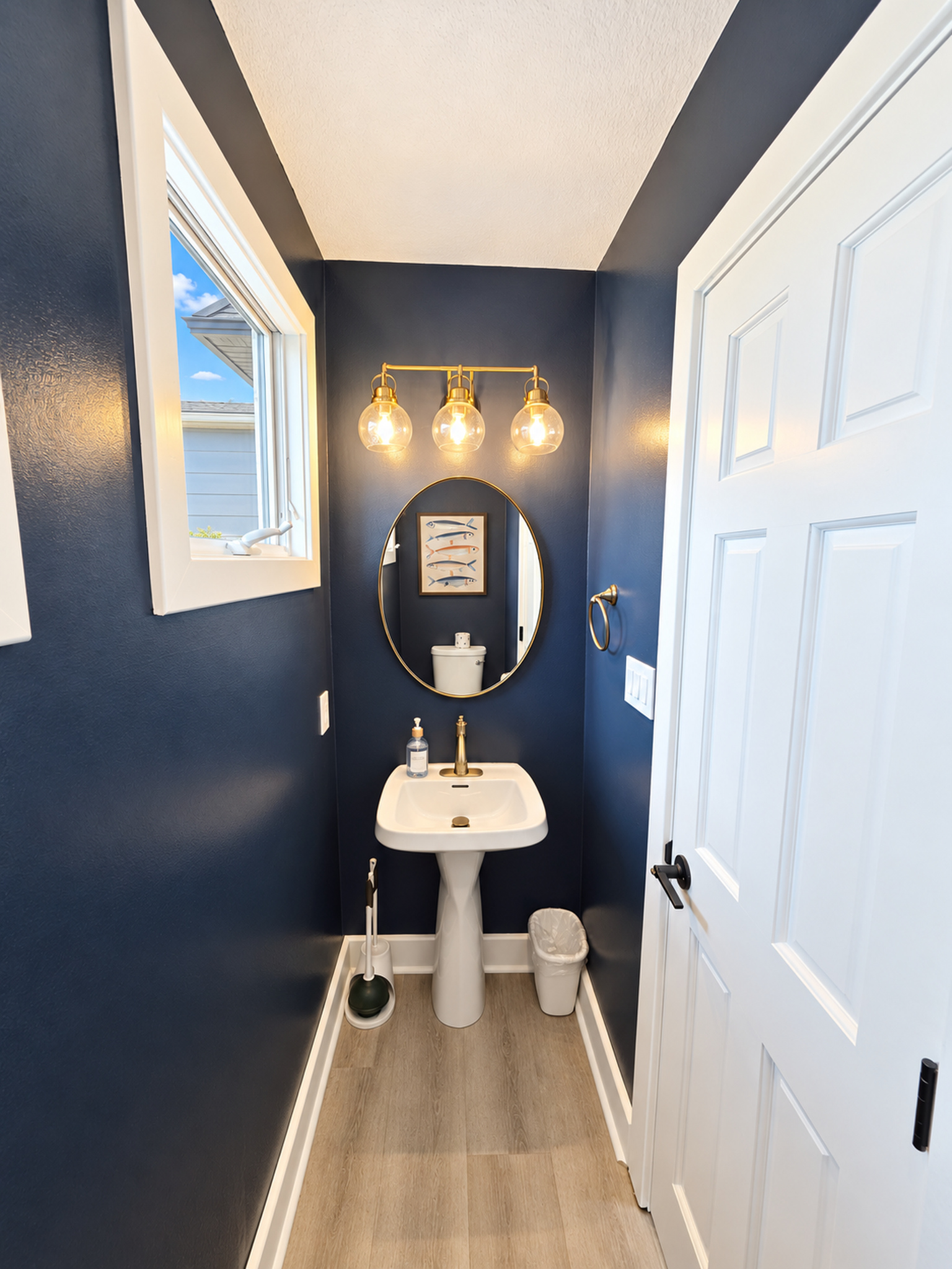 Half bathroom third floor
