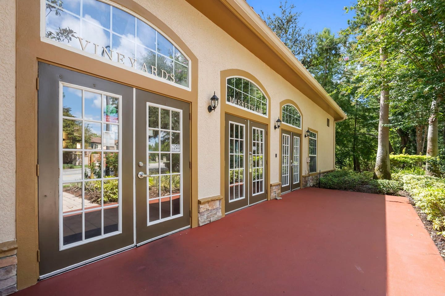 Spacious event area with direct access to the outdoors.