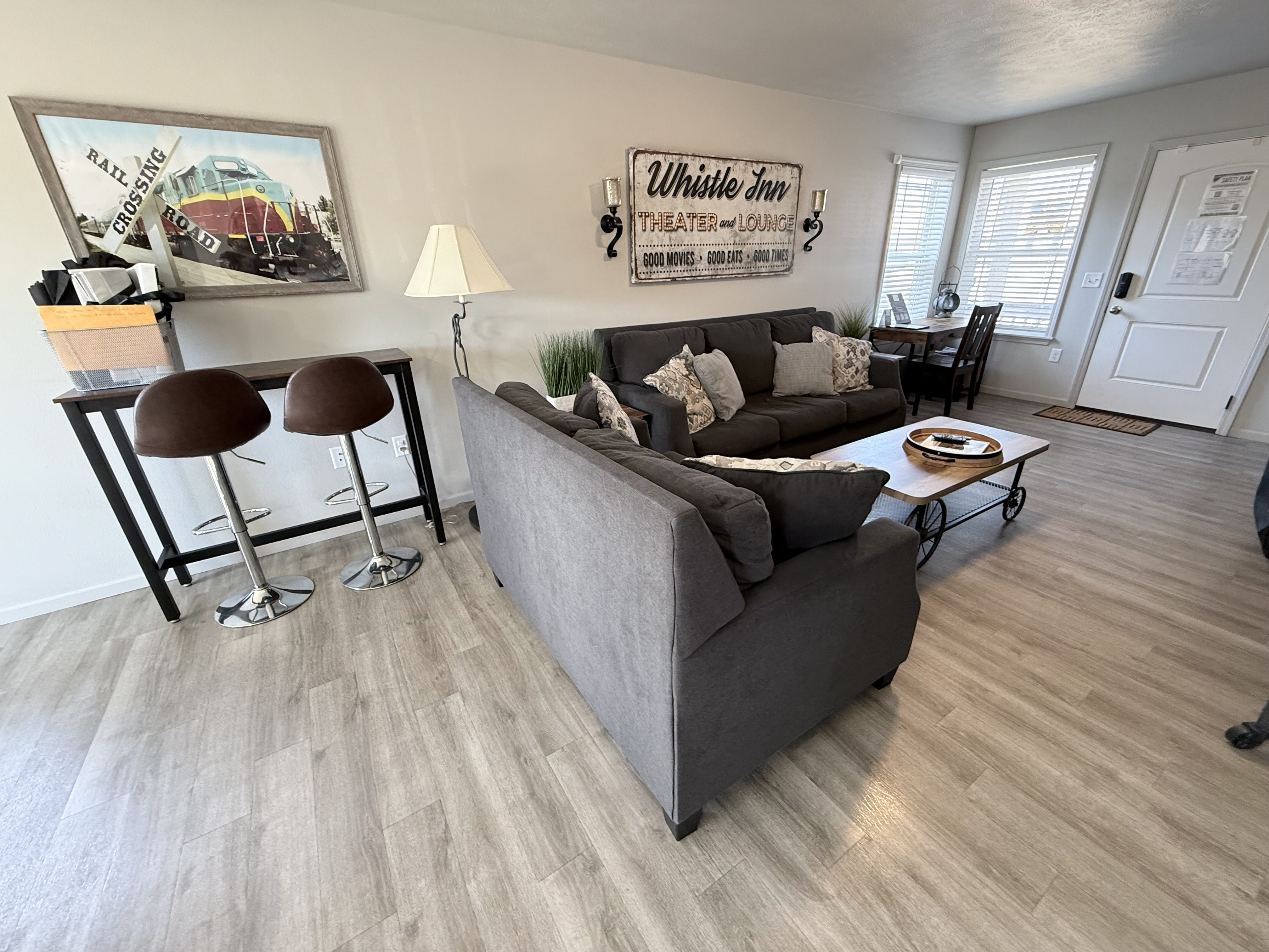 living area with extra seating